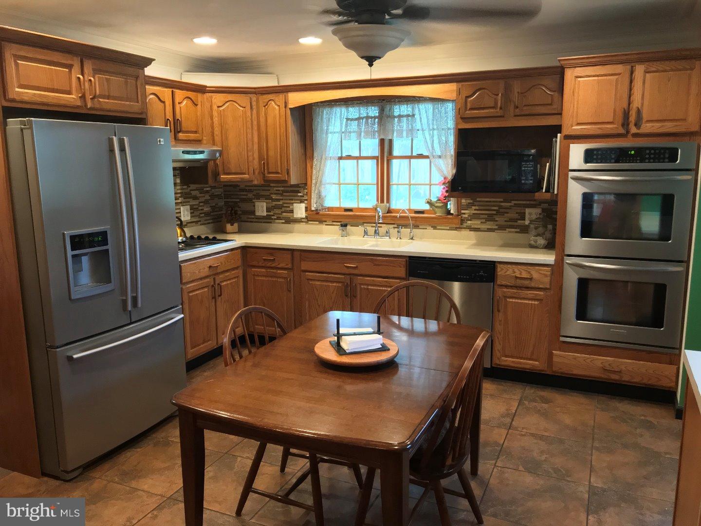 15 Gatewood Road Levittown, PA 19057 - Photo 11 of 25 Kitchen