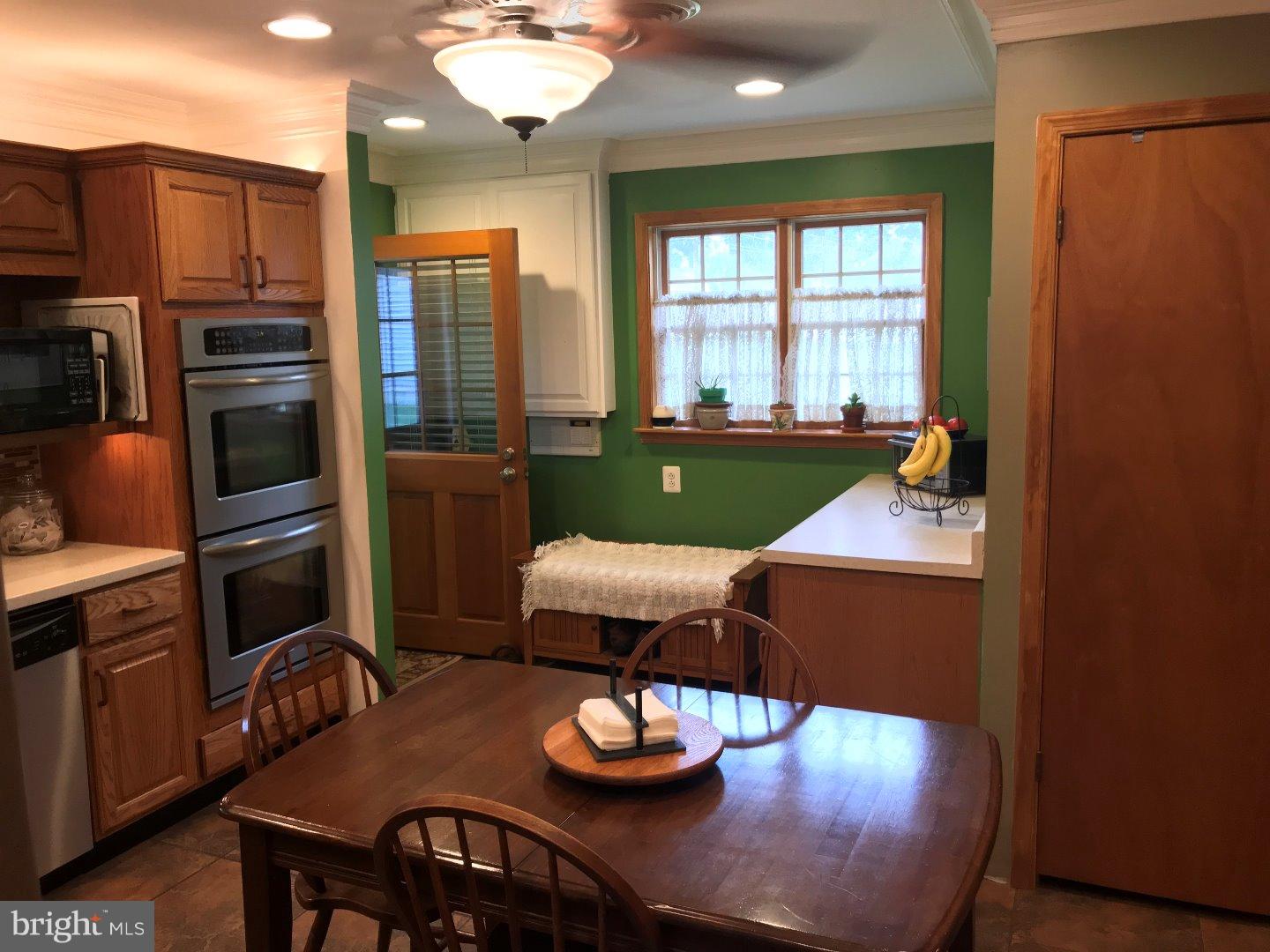 15 Gatewood Road Levittown, PA 19057 - Photo 12 of 25 Kitchen