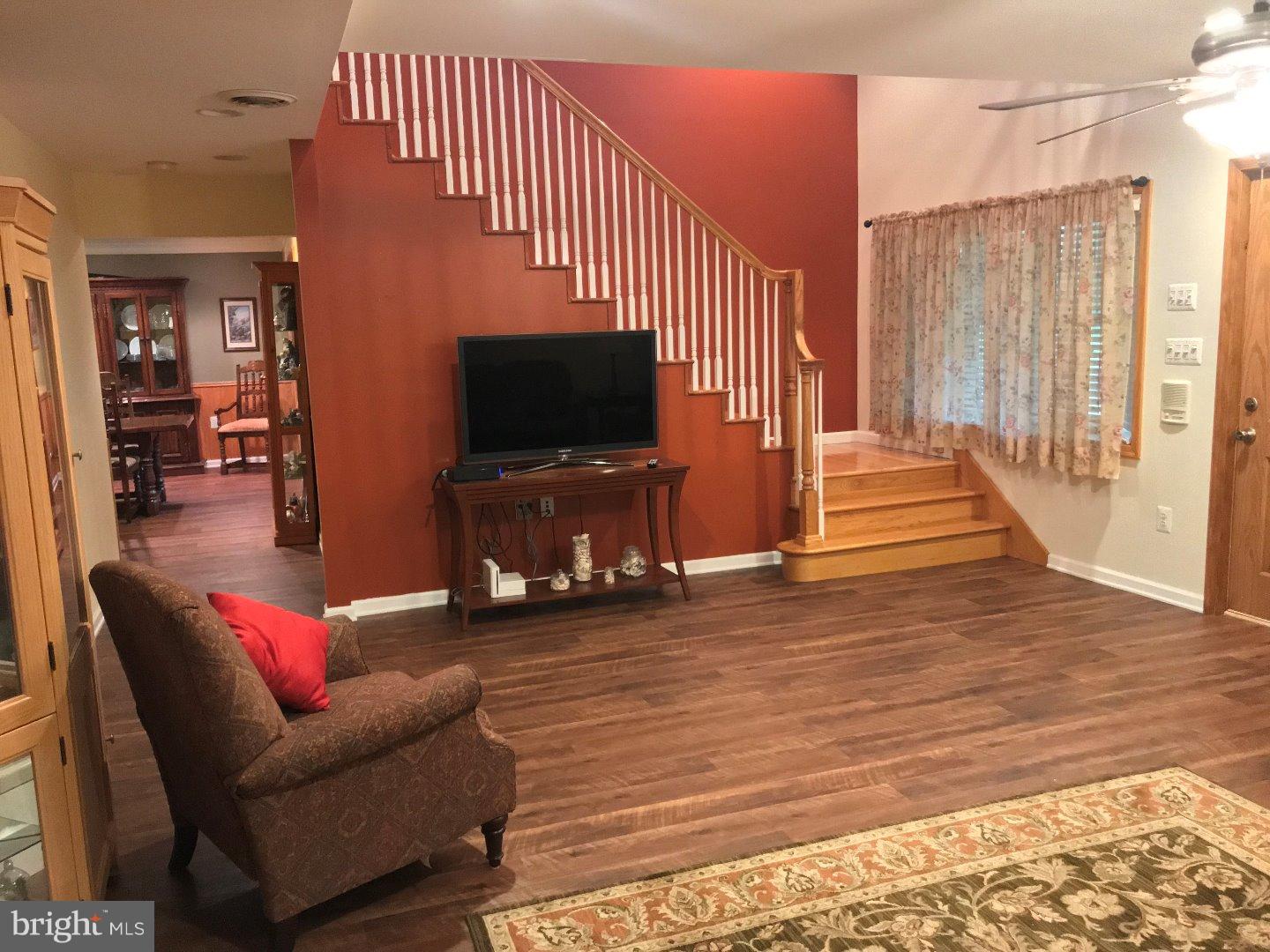 15 Gatewood Road Levittown, PA 19057 - Photo 5 of 25 Living Room
