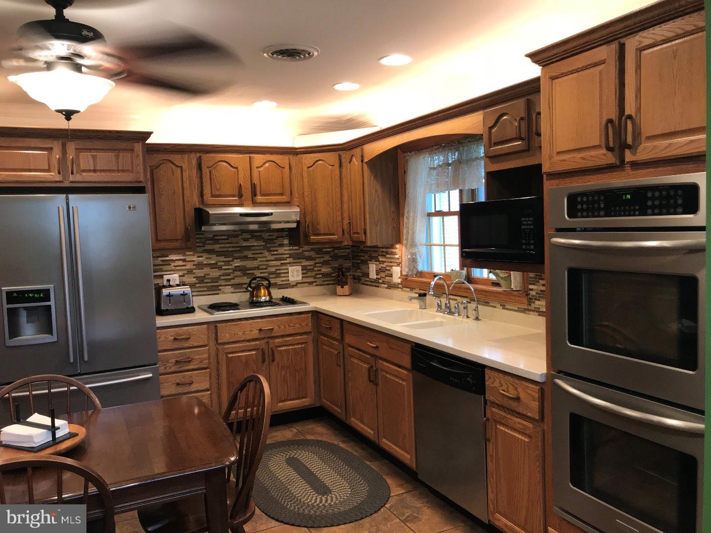 15 Gatewood Road Levittown, PA 19057 - Photo 10 of 25 Kitchen