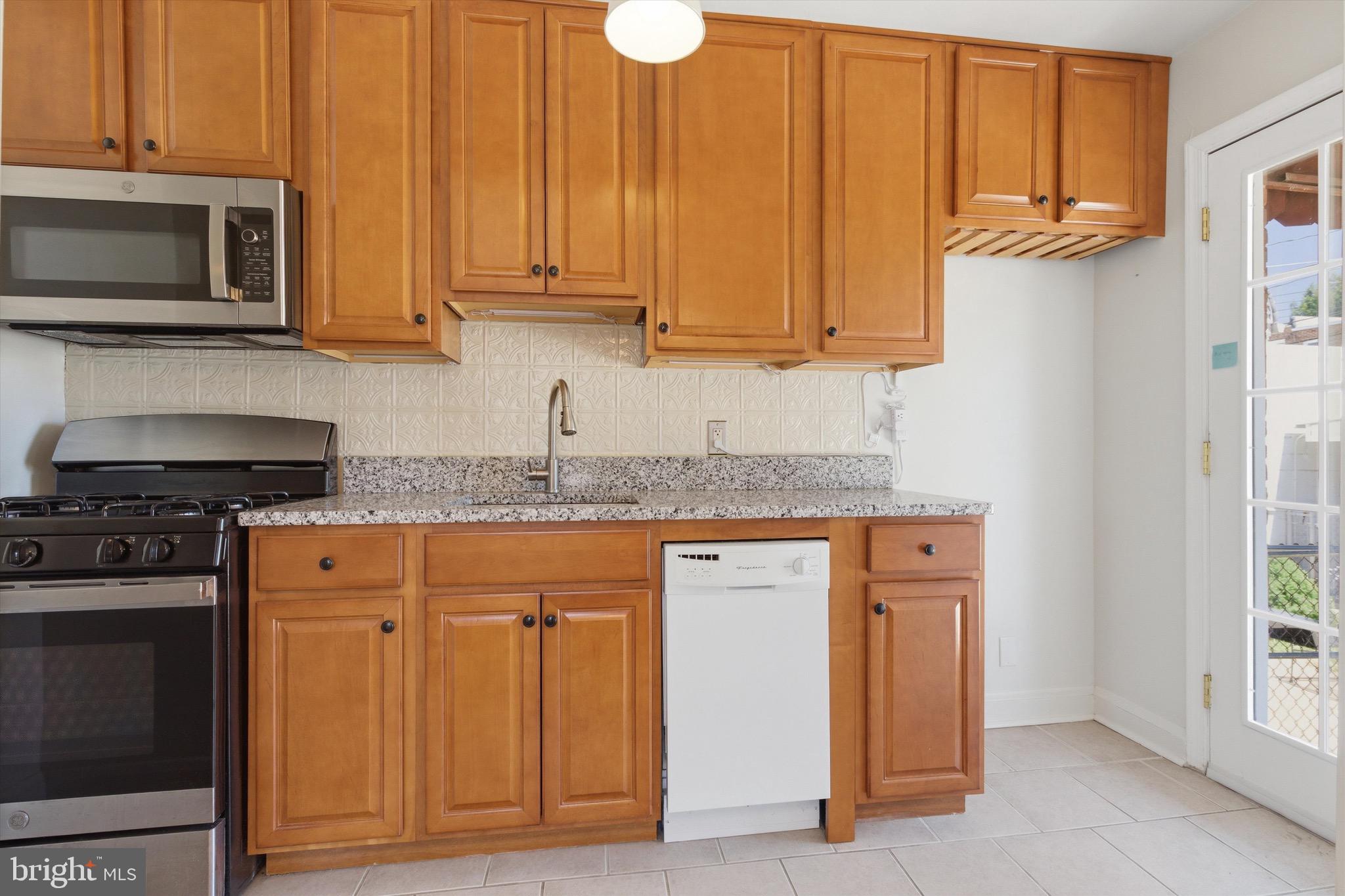 363 Gusryan Street Baltimore, MD 21224 - Photo 11 of 26