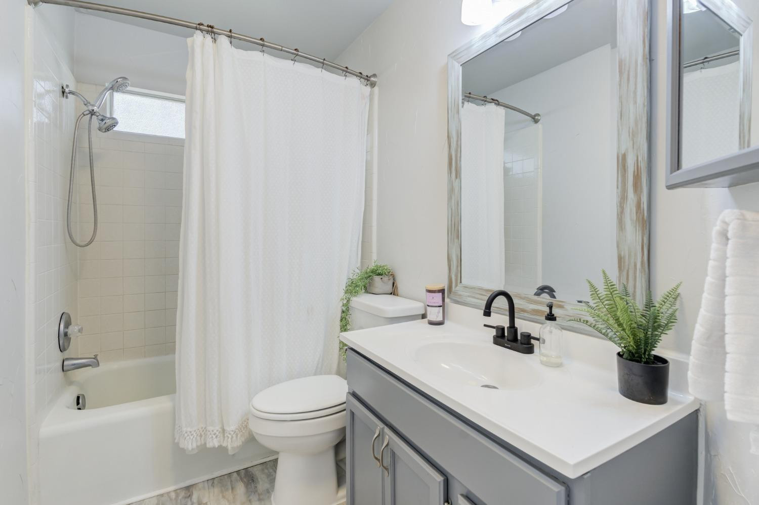 58 East Lakeshore Drive Ransom Canyon, TX 79366 - Photo 45 of 57 Guest bath (2nd level)