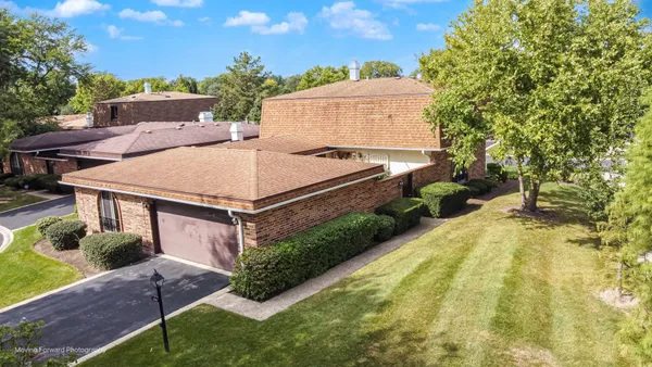 $650,000 | 2510 Salceda Drive, Northbrook, IL 60062