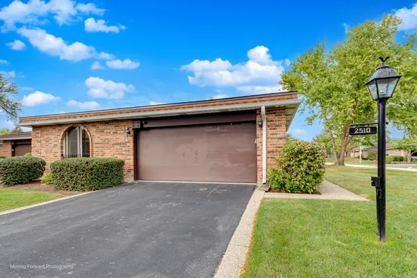 $650,000 | 2510 Salceda Drive, Northbrook, IL 60062