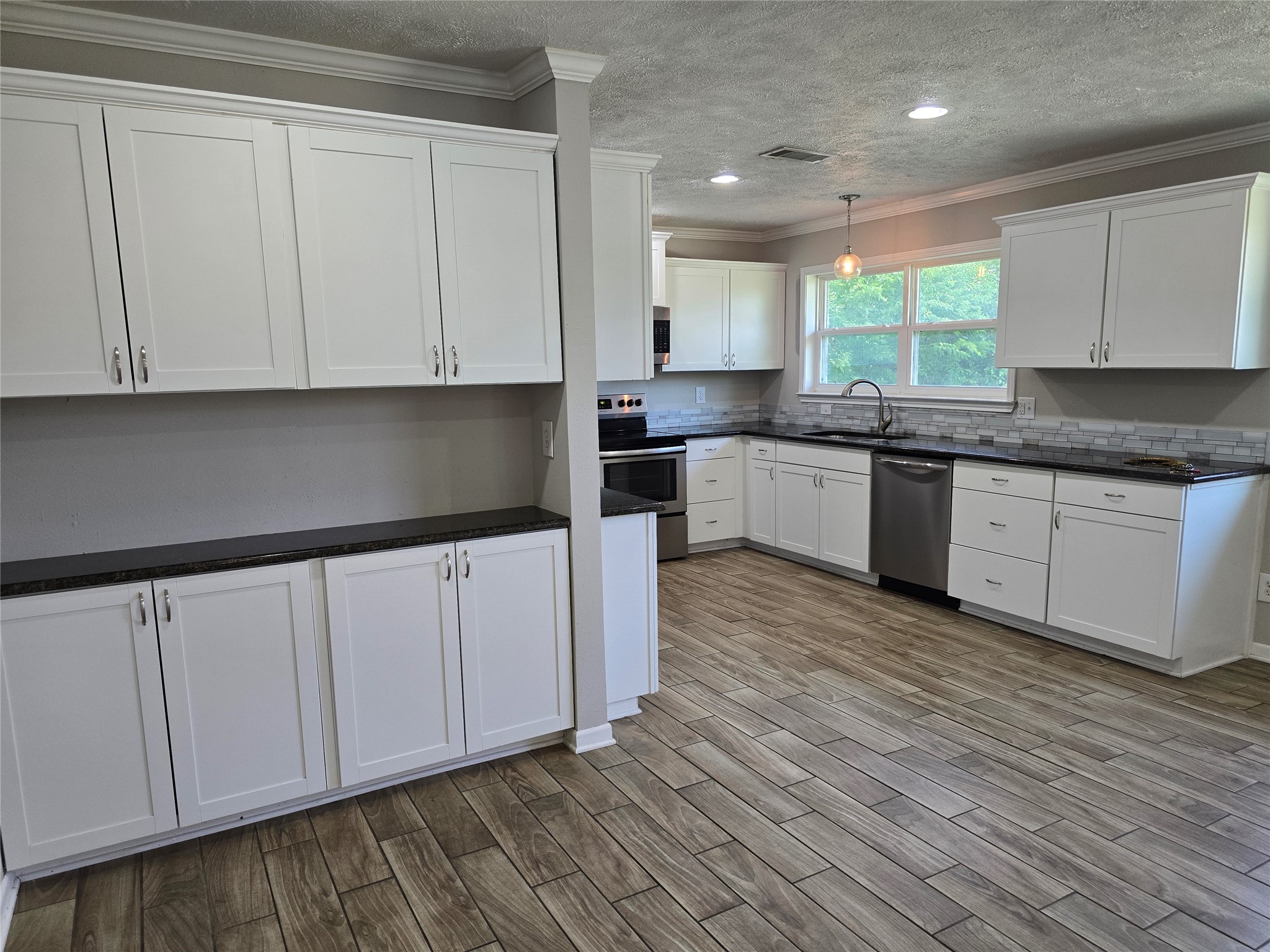 205 East Cherokee Drive Harker Heights, TX 76548 - Photo 7 of 23 A well-appointed kitchen features ample white cabinetry and rich granite counters.