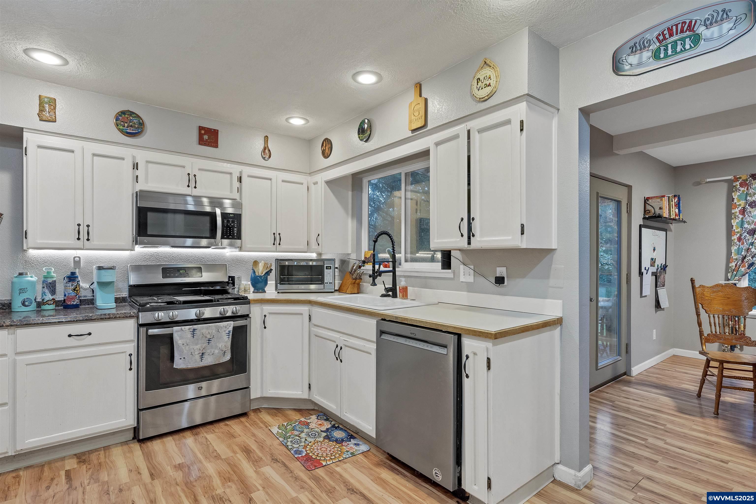 2020 Boone Road Southeast Salem, OR 97302 - Photo 12 of 48 Gallery Image 12