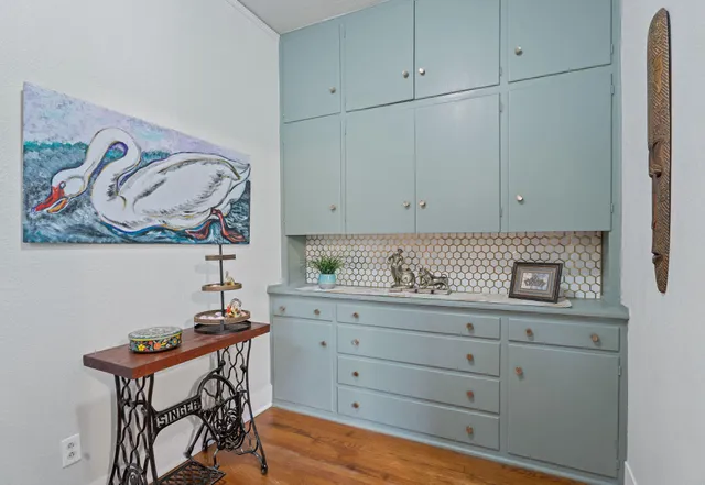 $339,000 | 1709 West Lake Drive, Taylor, TX 76574