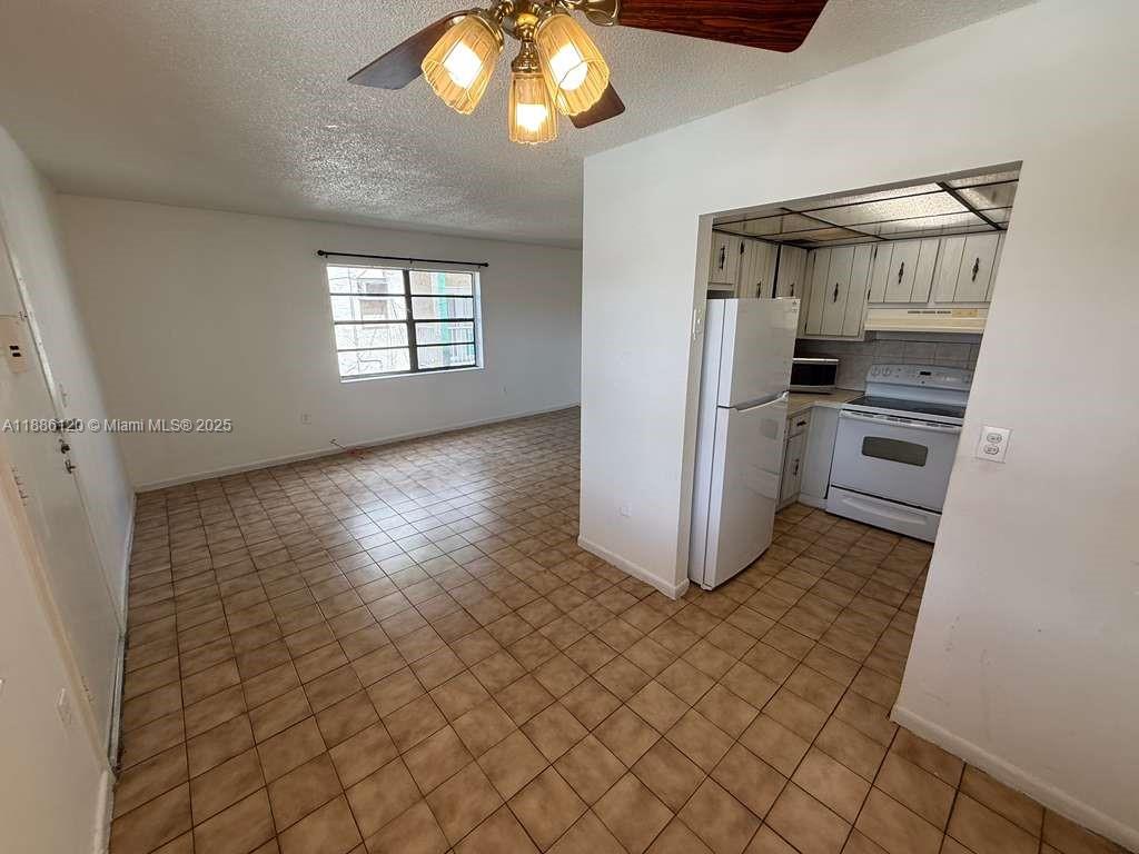 6675 West 4th Avenue, Unit 201 Hialeah, FL 33012 - Photo 1 of 9