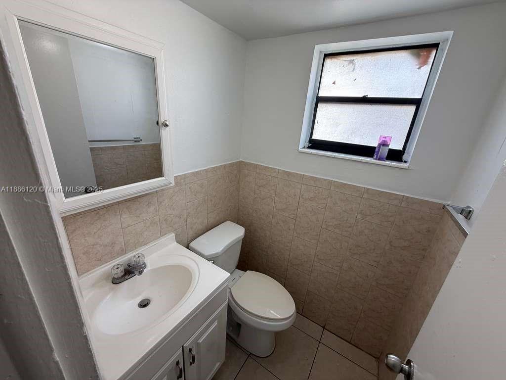 6675 West 4th Avenue, Unit 201 Hialeah, FL 33012 - Photo 8 of 9