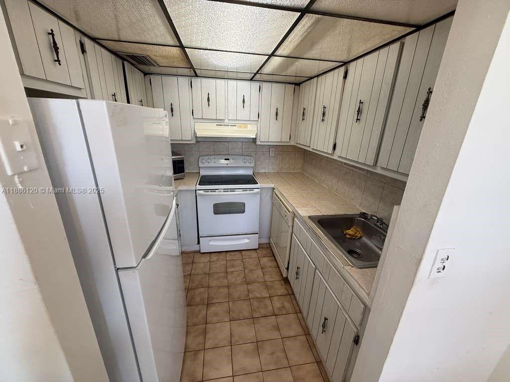 6675 West 4th Avenue, Unit 201 Hialeah, FL 33012 - Photo 9 of 9