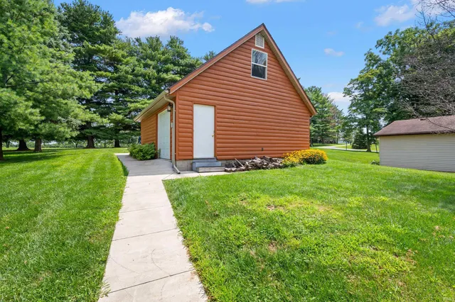 $399,900 | 3346 Southeast Indian Trail Lake Road, Farmland, IN 47340