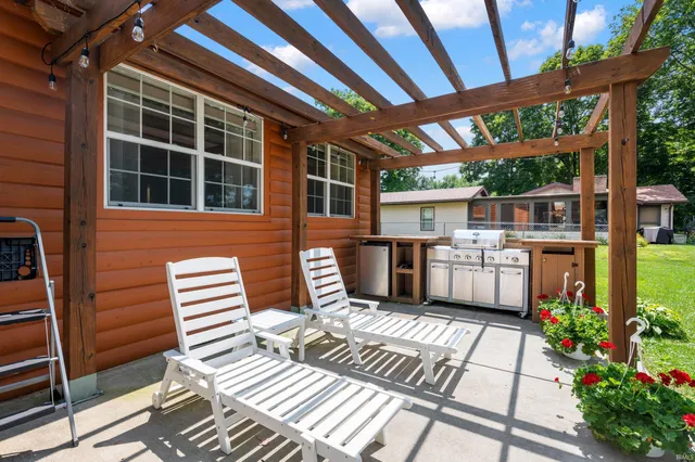 $399,900 | 3346 Southeast Indian Trail Lake Road, Farmland, IN 47340