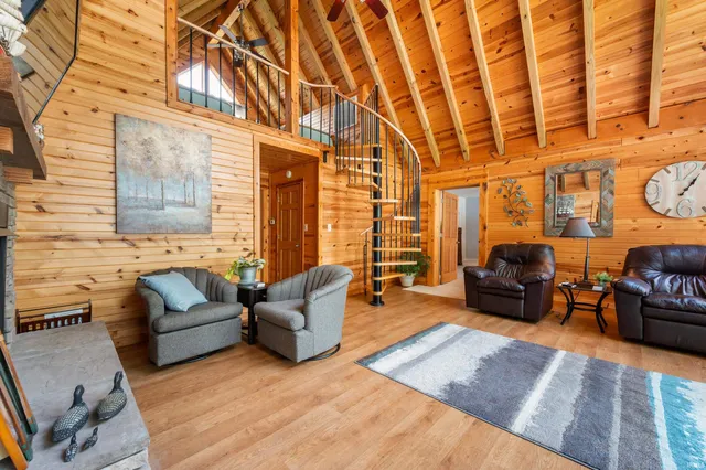 $399,900 | 3346 Southeast Indian Trail Lake Road, Farmland, IN 47340