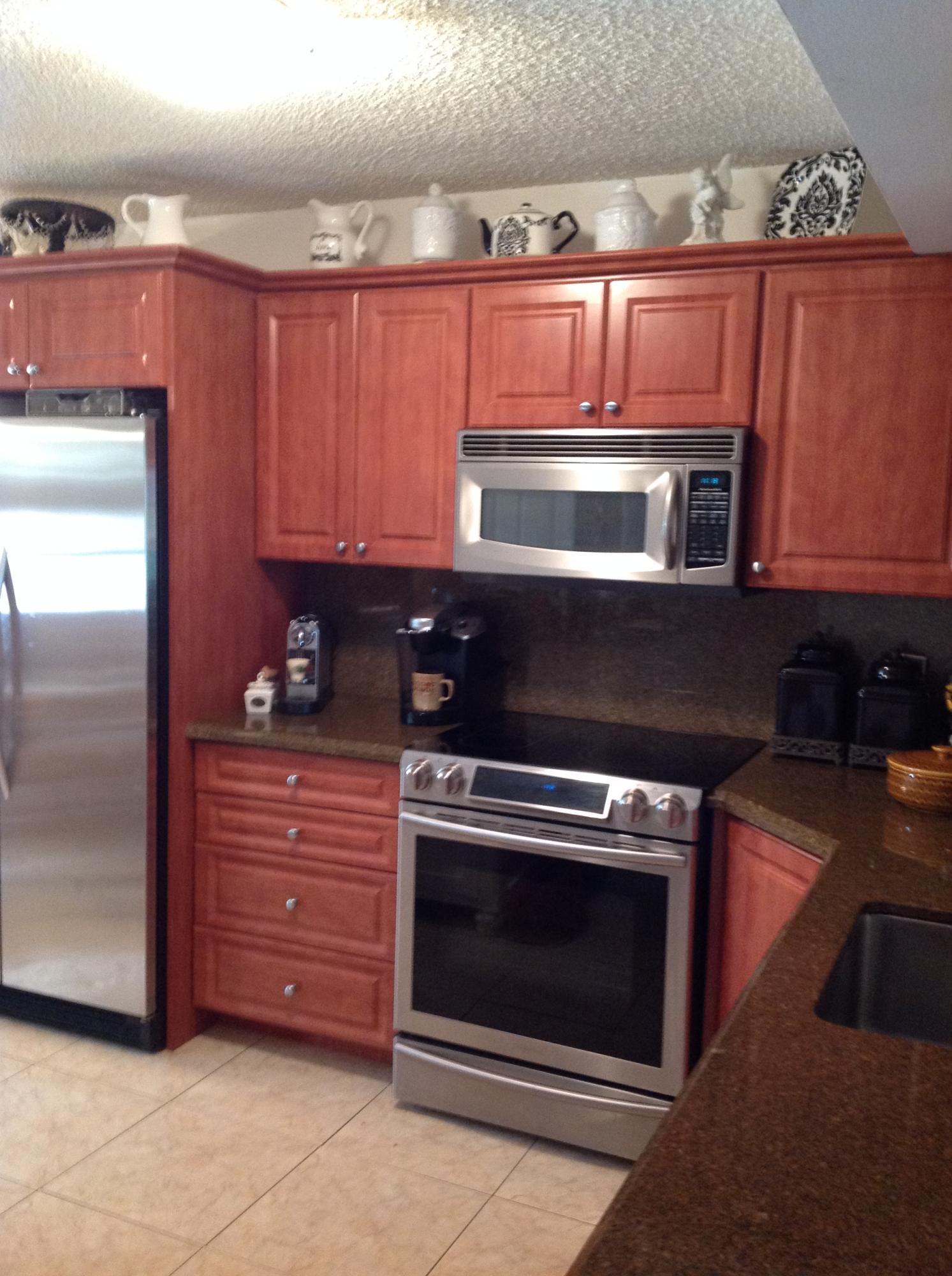 10278 Riverbend Terrace Boca Raton, FL 33498 - Photo 8 of 34 kitchen cabinets stove