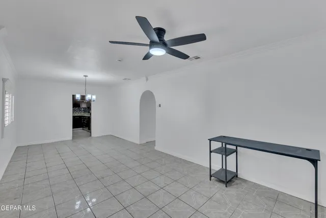 a view of empty room with a ceiling fan