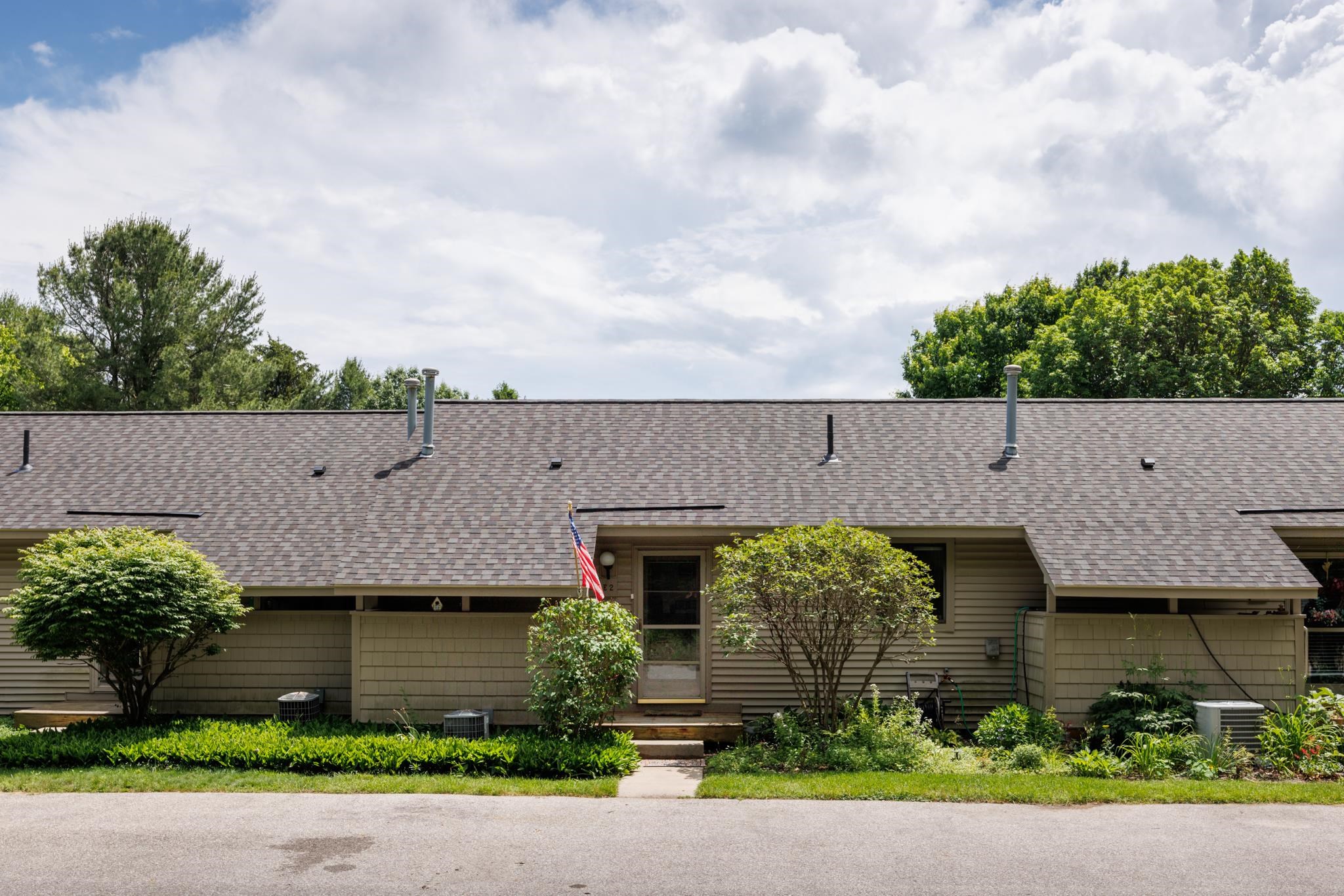 11255 East Fort Road, Unit E2 Suttons Bay, MI 49682 - Photo 11 of 49