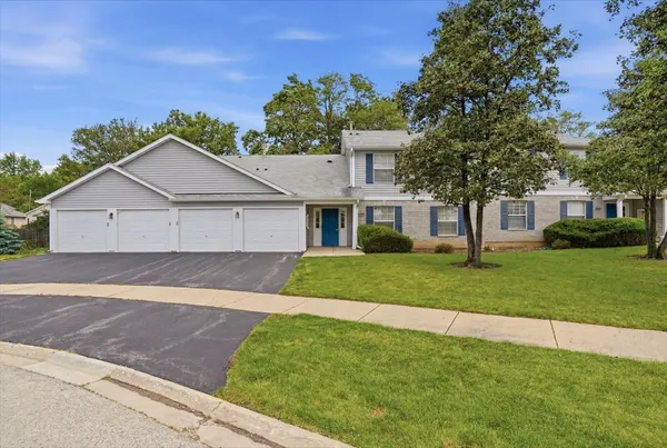 $209,900 | 1291 North Red Oak Circle, Unit 1, Round Lake Beach, IL 60073