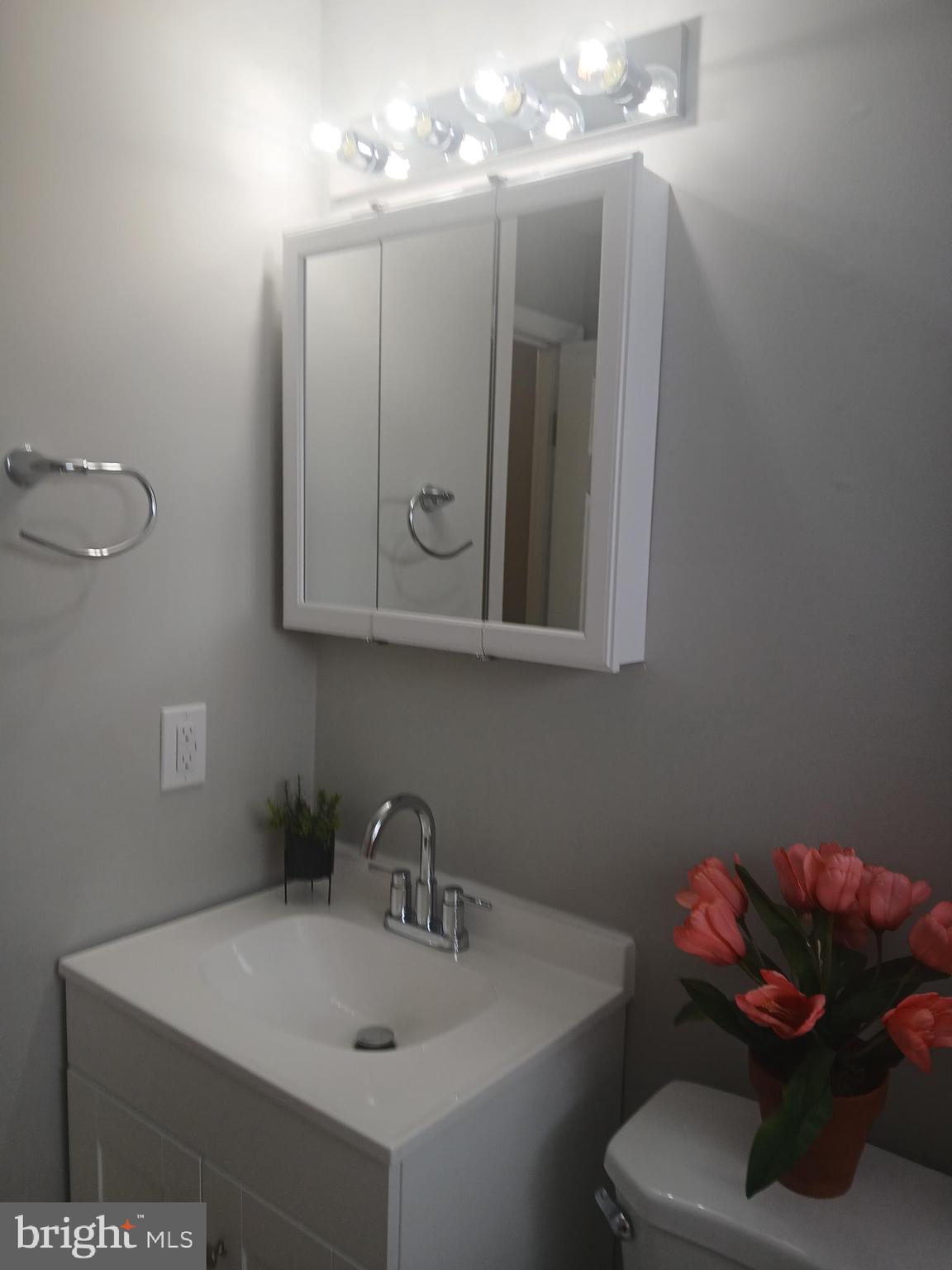 2908 Mallview Road Baltimore, MD 21230 - Photo 13 of 17 2nd floor full bath