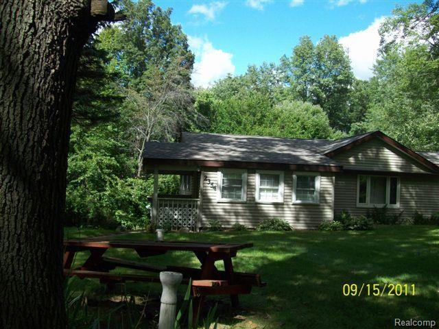 2354 West Wardlow Road Highland, MI 48357 - Photo 1 of 6 9-15-11 005