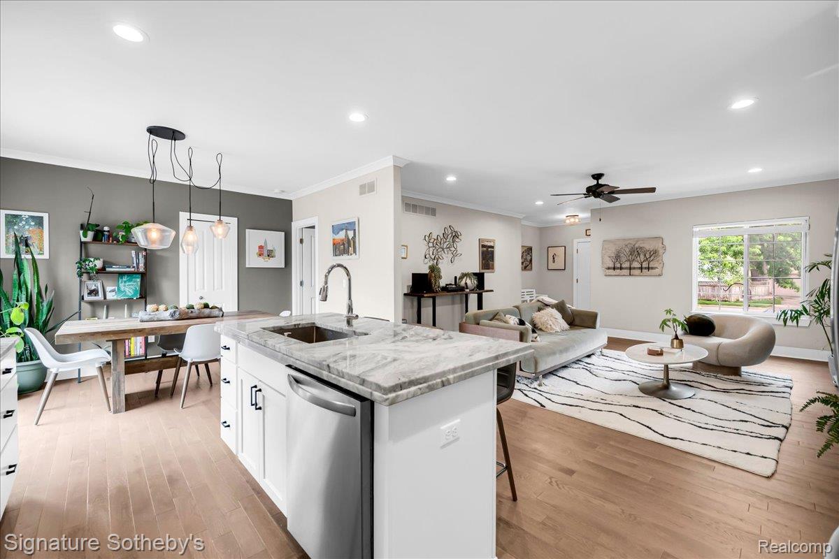 3210 Harvard Road Royal Oak, MI 48073 - Photo 7 of 21 09-3210 Harvard Rd-9.jpg