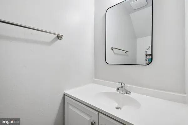 $340,000 | 14417 Saguaro Place, Centreville, VA 20121