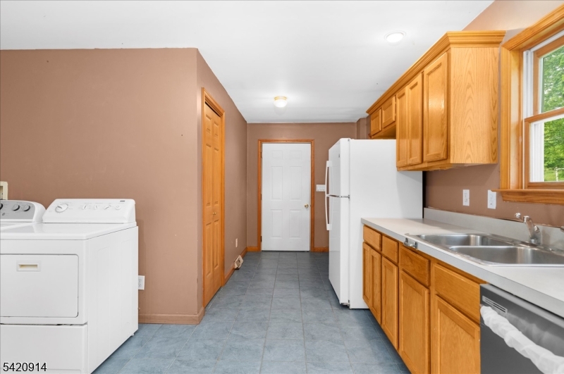 441 Pittstown Road Pittstown, NJ 08867 - Photo 8 of 48