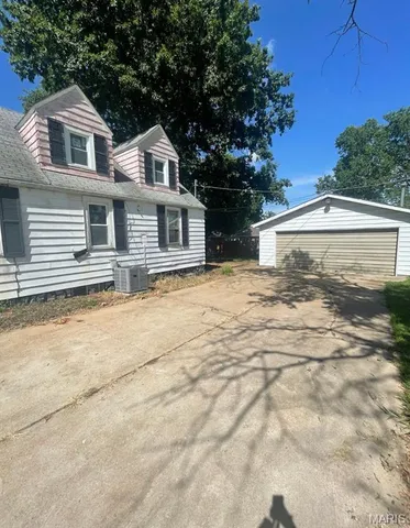 $275,000 | 7925 South Rock Hill Road, St. Louis, MO 63123