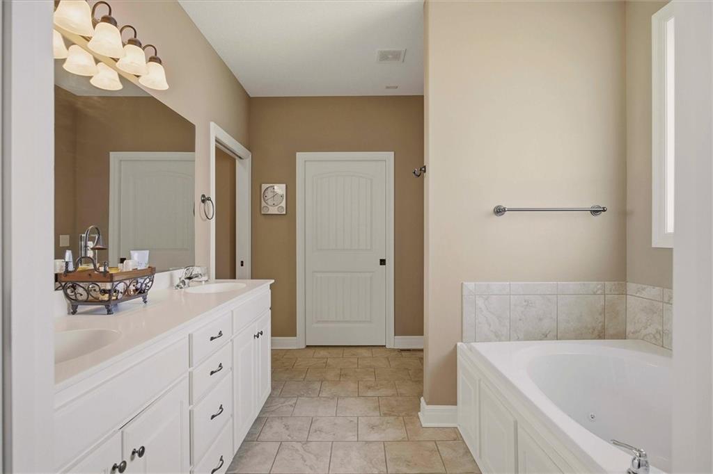 311 Crestview Court Raymore, MO 64083 - Photo 18 of 31