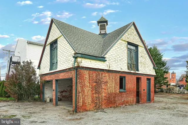 $625,000 | 104 Lincoln Way West, New Oxford, PA 17350