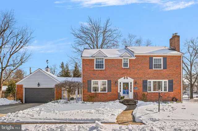 $575,000 | 200 Oakwood Road, Wilmington, DE 19803