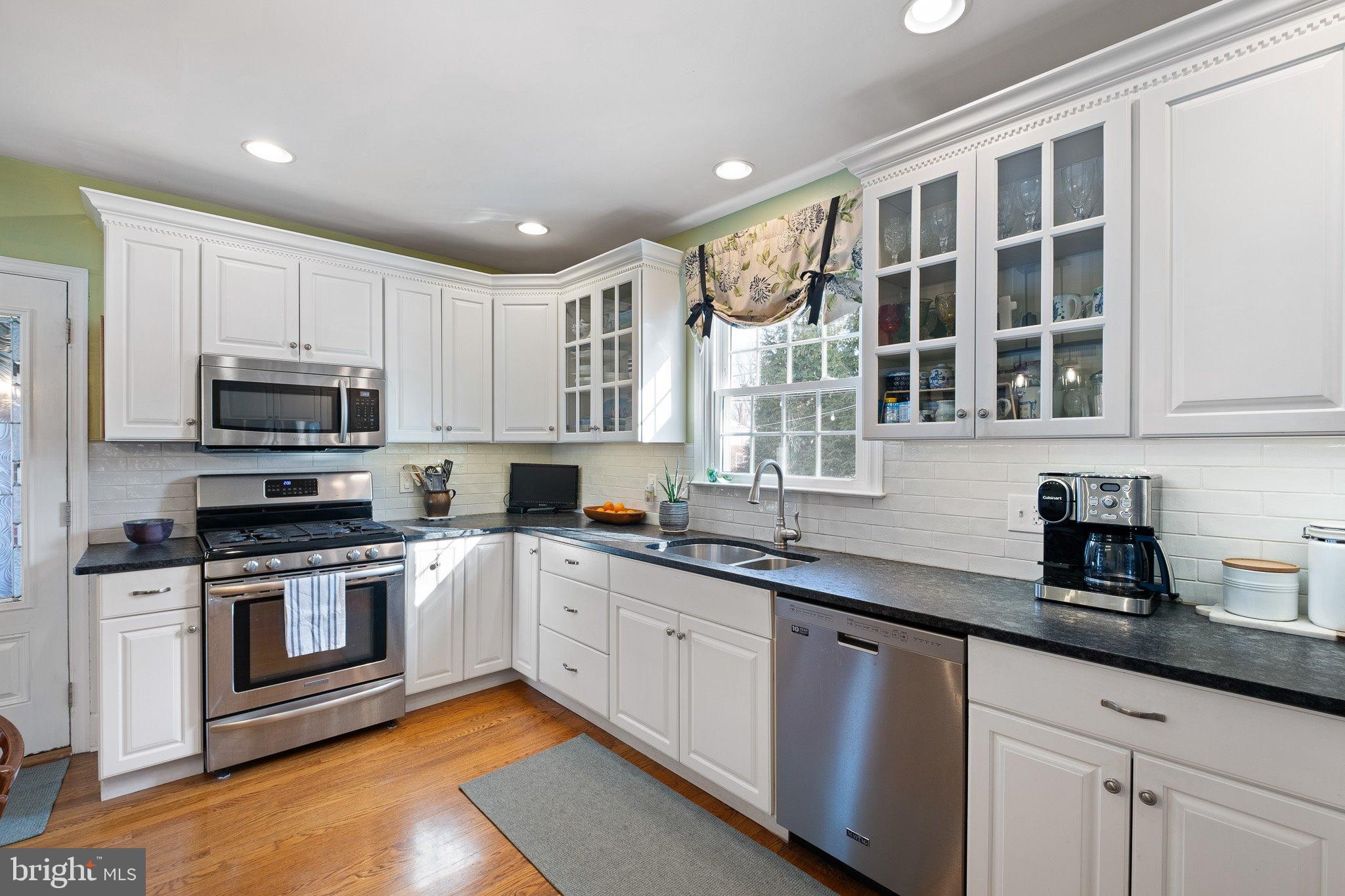 200 Oakwood Road Wilmington, DE 19803 - Photo 4 of 33