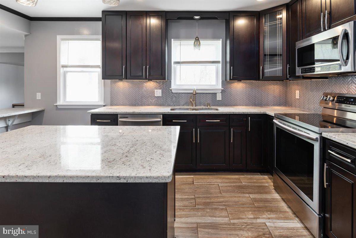 3605 Templar Road Randallstown, MD 21133 - Photo 14 of 39 Espresso with under cabinet lighting