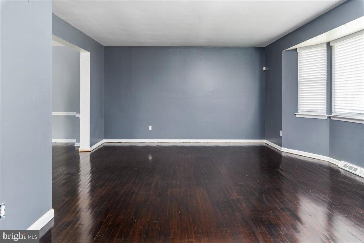 3605 Templar Road Randallstown, MD 21133 - Photo 7 of 39 Living room from the foyer