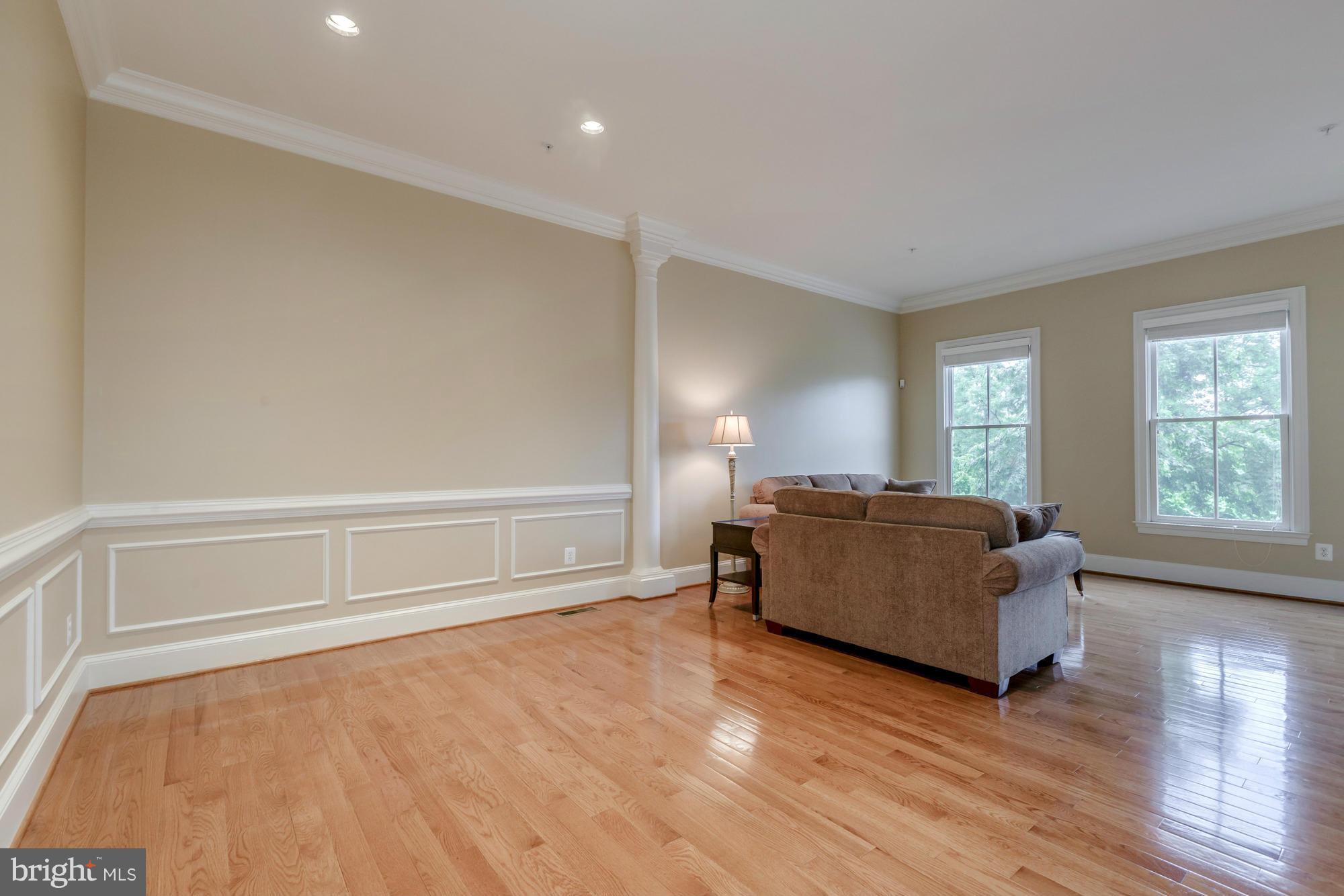 1718 Carpenter Road Alexandria, VA 22314 - Photo 14 of 28 Living Room