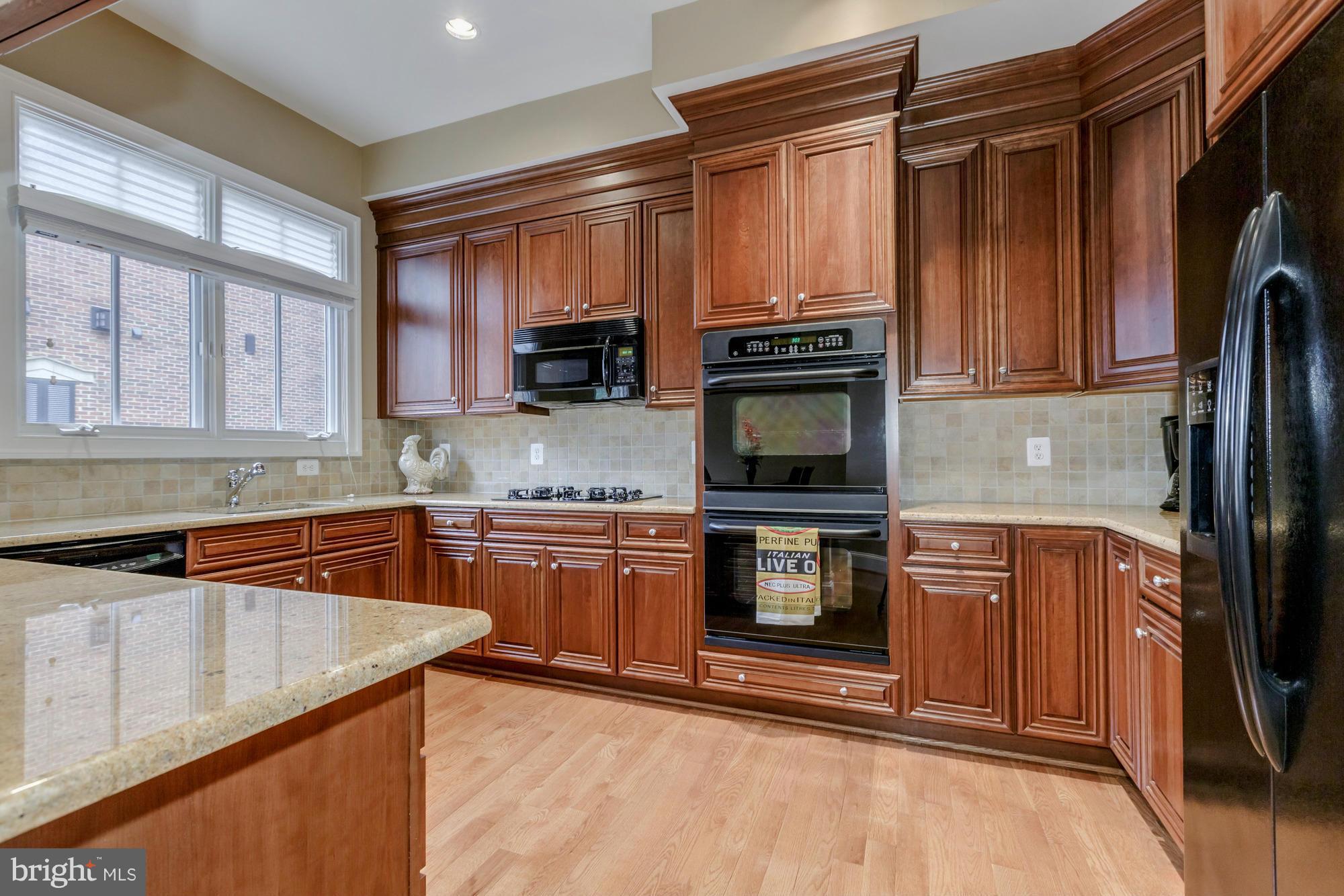 1718 Carpenter Road Alexandria, VA 22314 - Photo 7 of 28 Kitchen