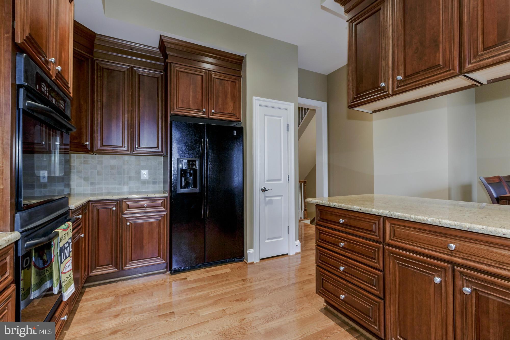 1718 Carpenter Road Alexandria, VA 22314 - Photo 9 of 28 Kitchen