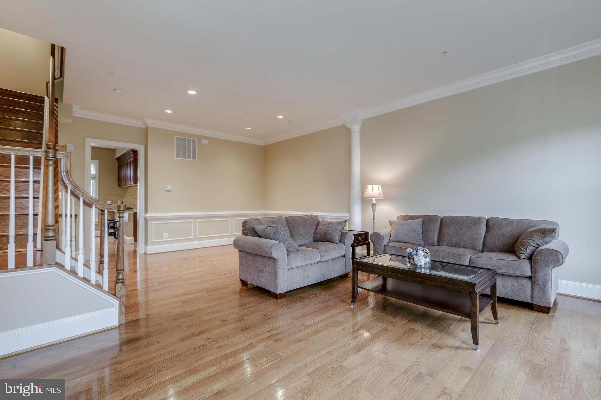 1718 Carpenter Road Alexandria, VA 22314 - Photo 10 of 28 Living Room