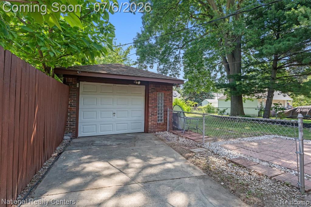 9984 Hemingway Redford, MI 48239 - Photo 3 of 33