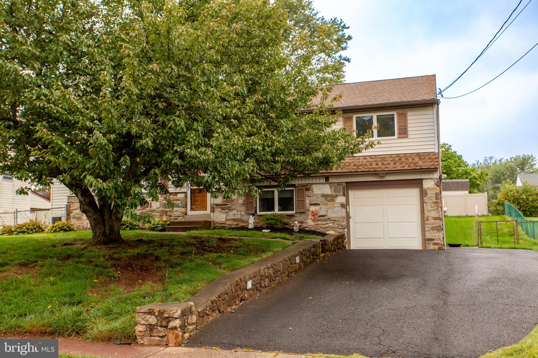995 Hilltop Road Warminster, PA 18974 - Photo 1 of 55 Gallery Image 1