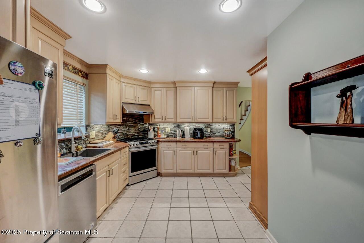 20 Hedge Row Run Clarks Summit, PA 18411 - Photo 15 of 66 20 Hedge Row Run 23 Large