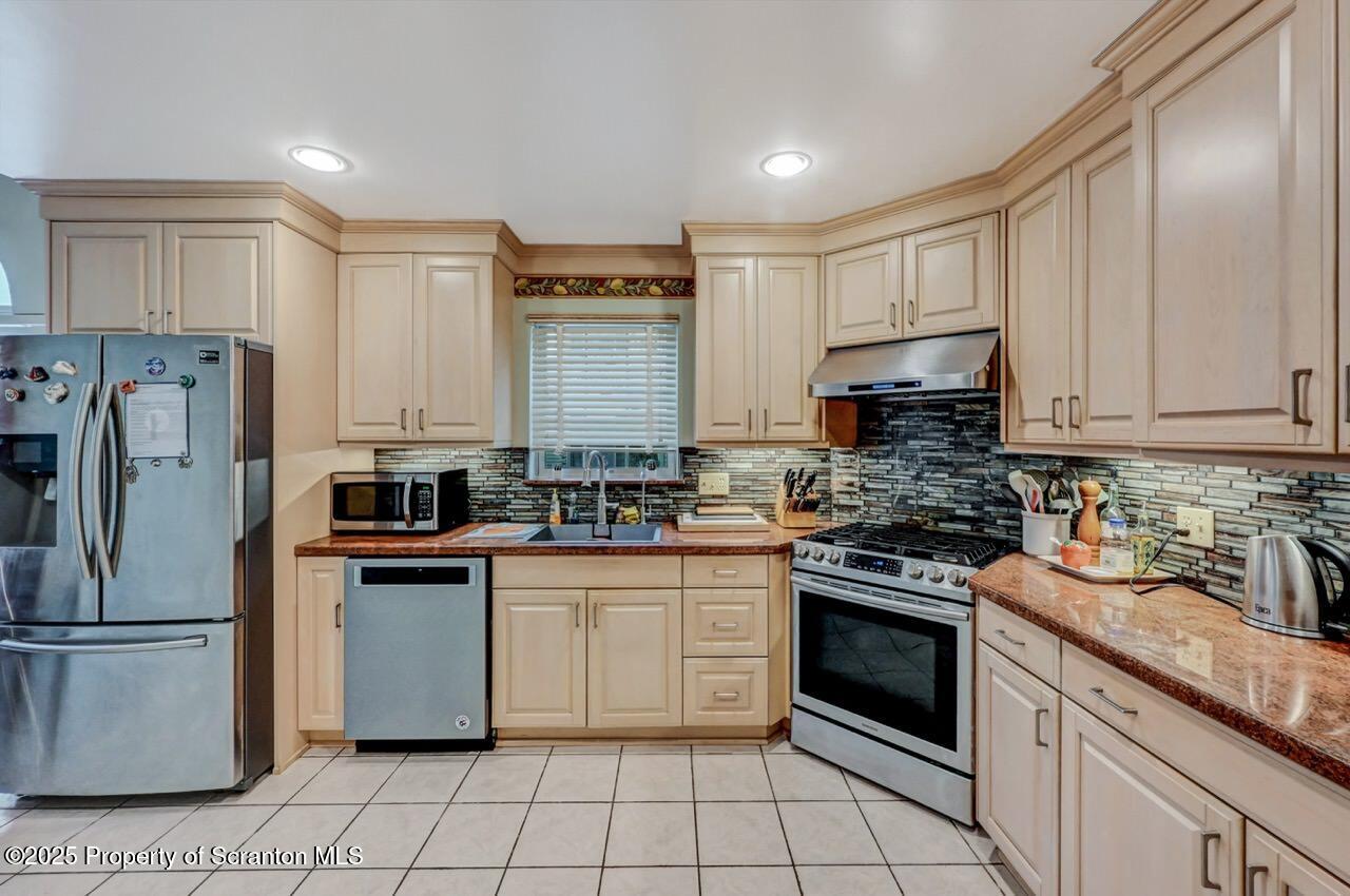 20 Hedge Row Run Clarks Summit, PA 18411 - Photo 18 of 66 a kitchen with a white cabinets and white appliances