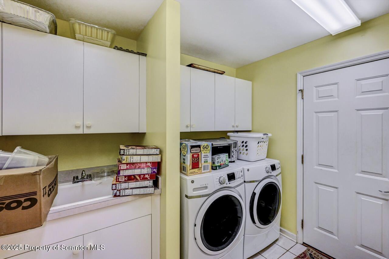 20 Hedge Row Run Clarks Summit, PA 18411 - Photo 41 of 66 a utility room with dryer and washer
