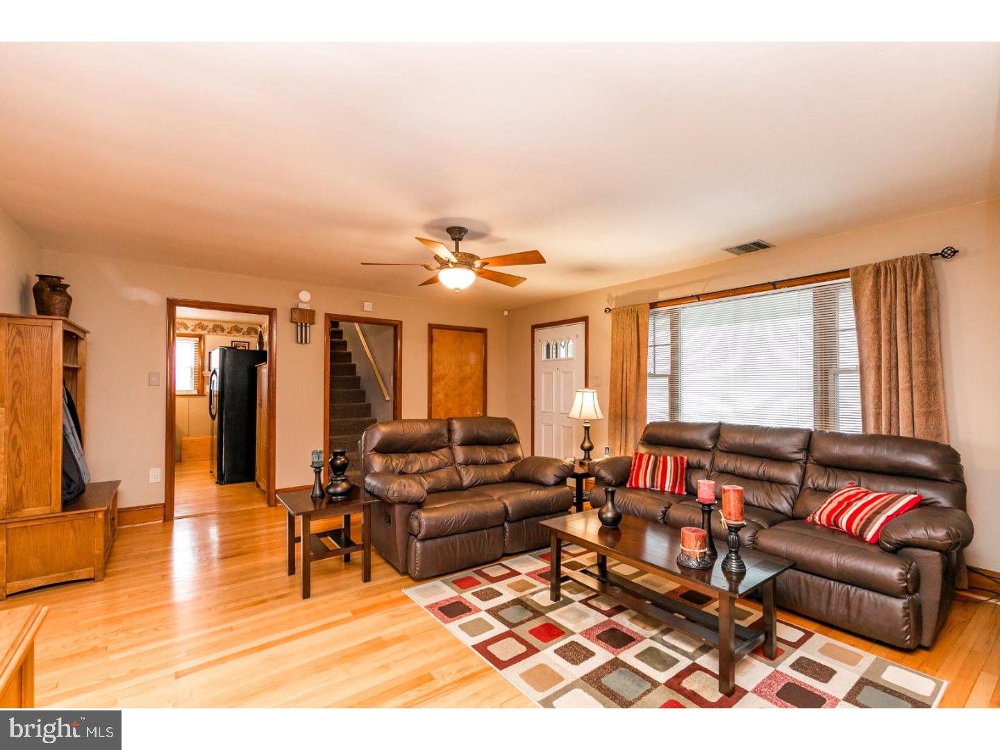 45 Keen Road Spring City, PA 19475 - Photo 3 of 25 Living Room