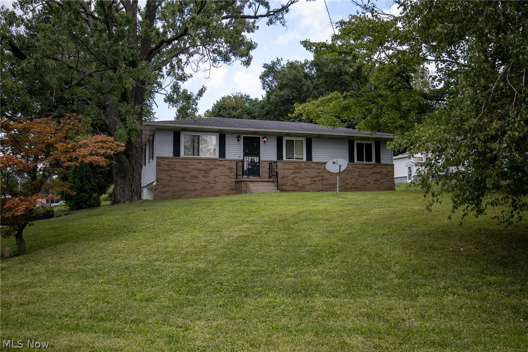785 Chaffin Road Akron, OH 44306 - Photo 6 of 27 Inviting corner lot with large yard.