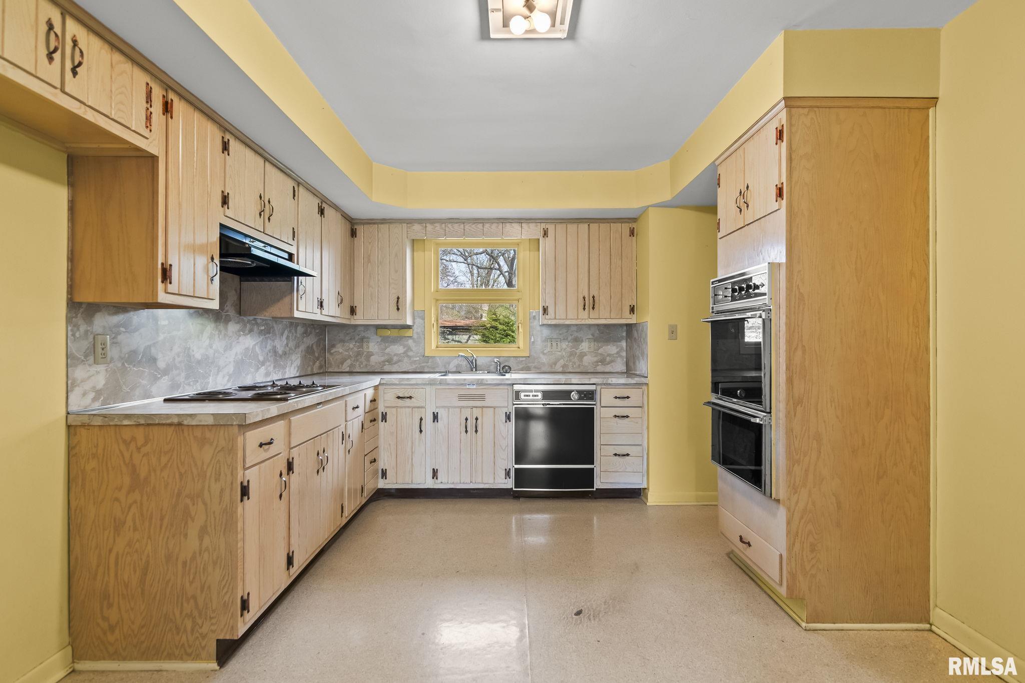 14 Pinehurst Drive Springfield, IL 62704 - Photo 12 of 35