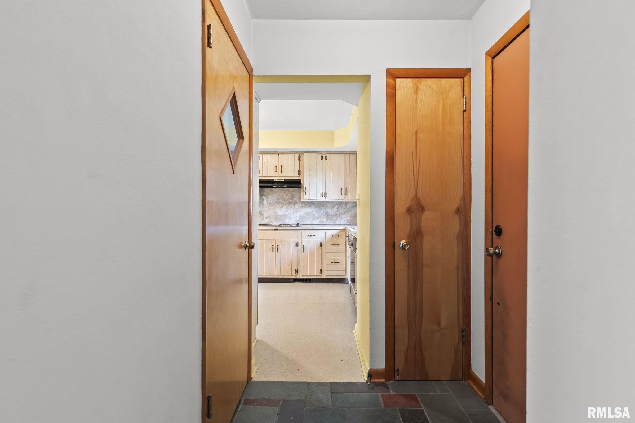 14 Pinehurst Drive Springfield, IL 62704 - Photo 4 of 35