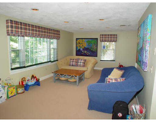 11 Apache Avenue Andover, MA 01810 - Photo 13 of 25