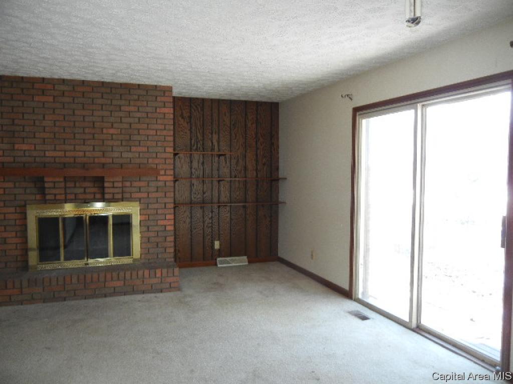 13 Mishawaka Drive Rochester, IL 62563 - Photo 2 of 15