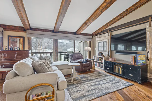 $510,000 | 890 Windsor Drive, Unit 4, Fontana, WI 53125