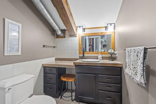 $510,000 | 890 Windsor Drive, Unit 4, Fontana, WI 53125